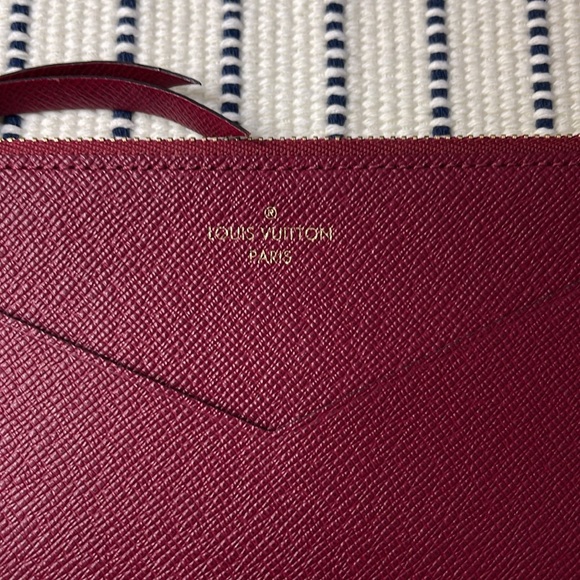Louis Vuitton wallet inset - Picture 2 of 5
